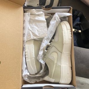 WMNS AIR FORCE 1 PIXEL 'LIGHT STONE'